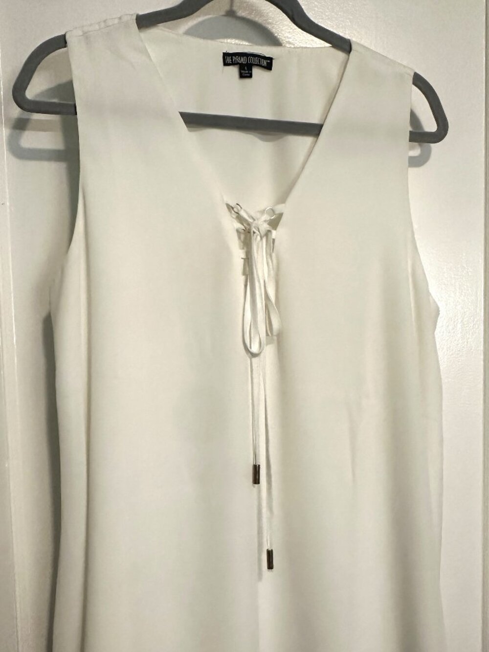 The Pyramid Collection White Chiffon Sleeveless Lace-Up Blouse Top – Sz  L